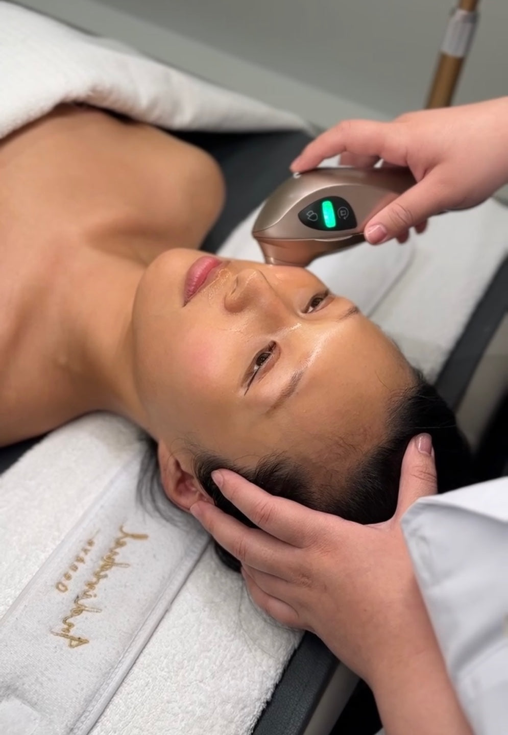 Individuel Genève Pro X home skin care device with 3 kinds of customized ampoule