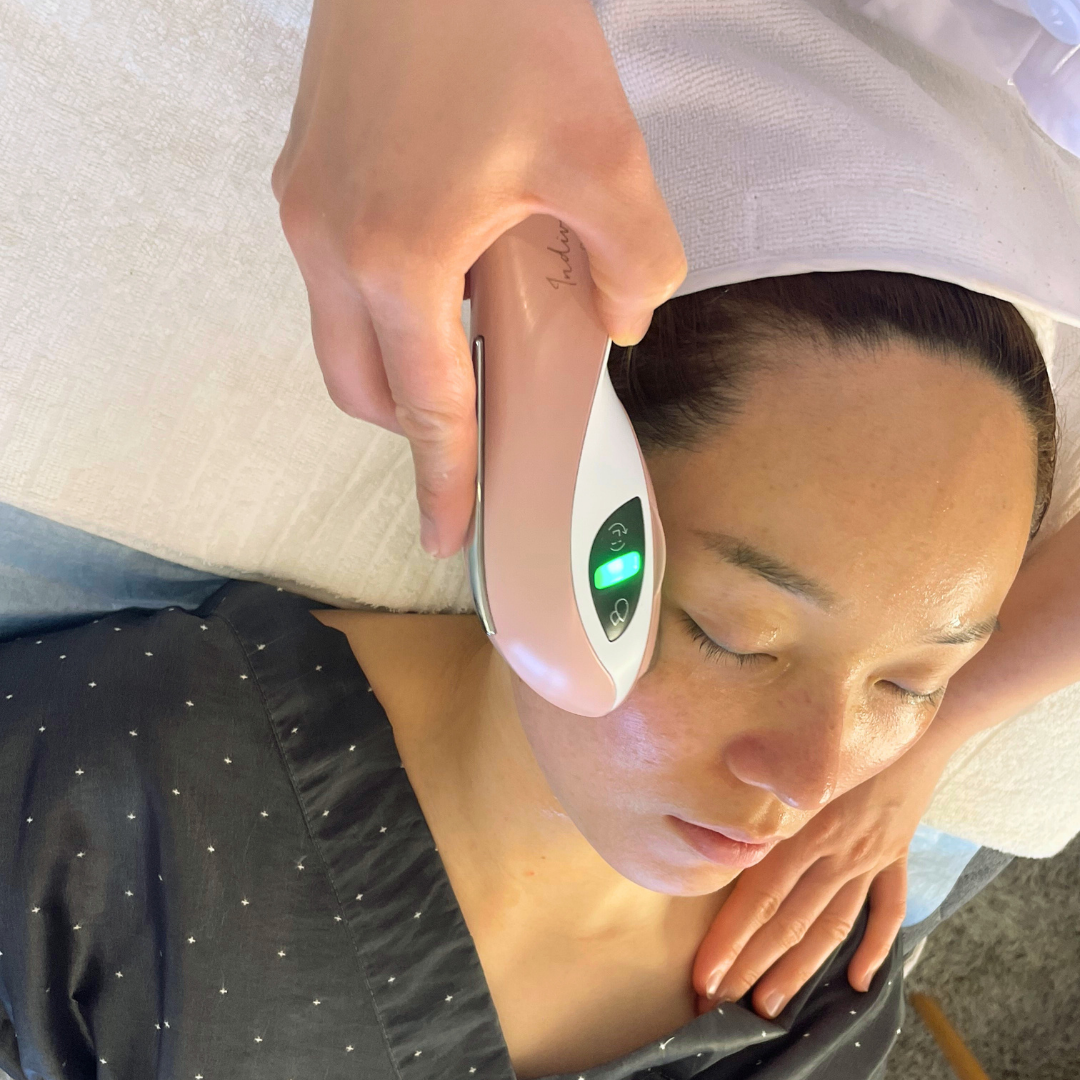 Individuel Genève Pro X home skin care device with 3 kinds of customized ampoule